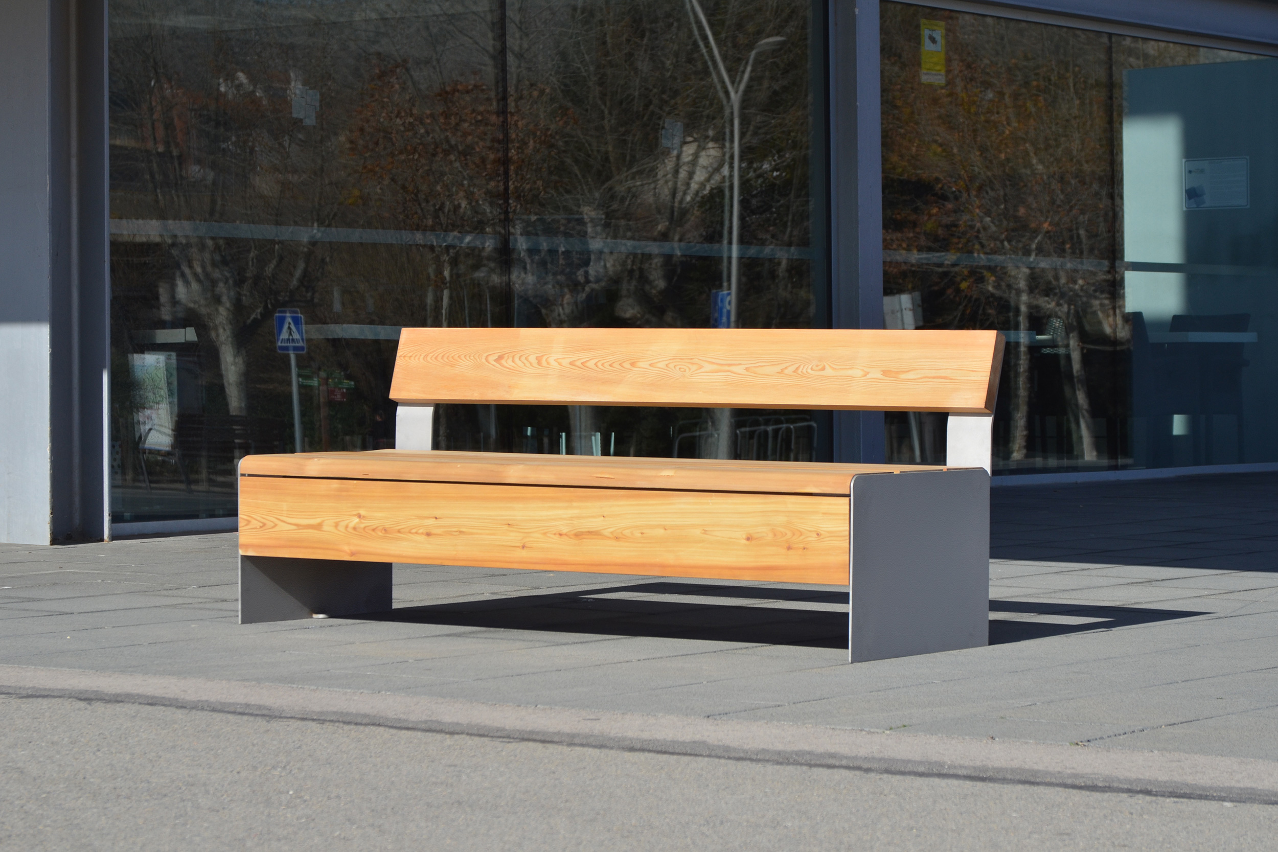 Outdoor bench, with backrest. Made of nordic pine wood and stainless steel